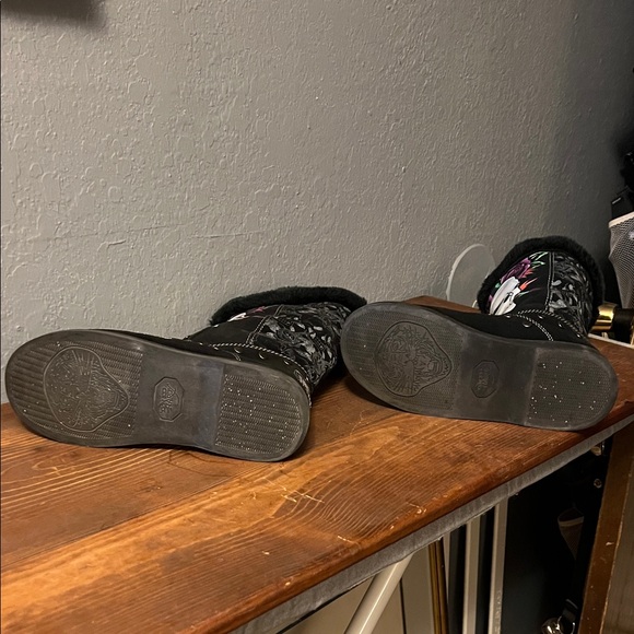 Ed Hardy Black Boots with Skull and Rose Design - Picture 5 of 7